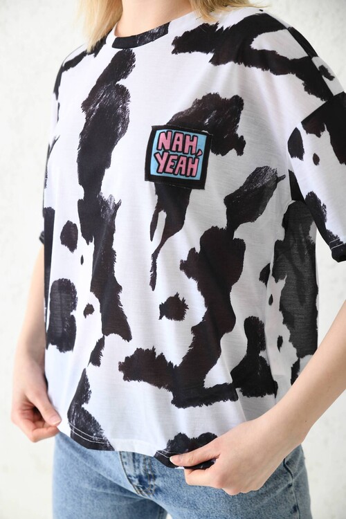 Beyaz Baskı Detaylı Örme T-Shirt