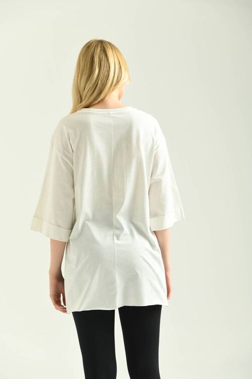 Beyaz Duble Kol Geniş Kesim Asimetrik Yırtmaçlı Örme T-Shirt