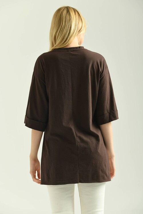 Kahverengi Duble Kol Geniş Kesim Asimetrik Yırtmaçlı Örme T-Shirt