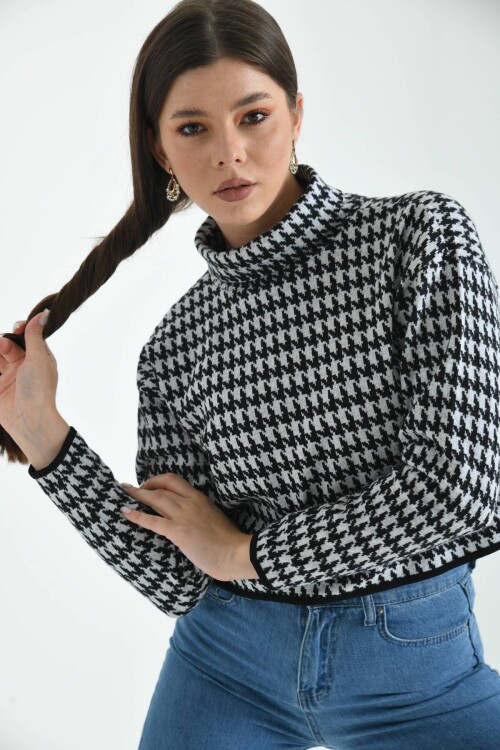 Black Turtleneck Crowbar Pattern Knitted Blouse