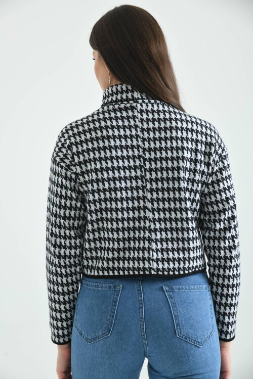 Black Turtleneck Crowbar Pattern Knitted Blouse