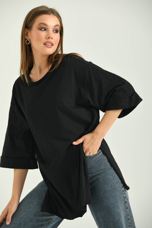 Siyah Duble Kol Geniş Kesim Asimetrik Yırtmaçlı Örme T-Shirt