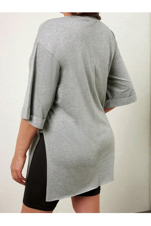 Büyük Beden Gri Duble Kol Geniş Kesim Asimetrik Yırtmaçlı Örme T-Shirt