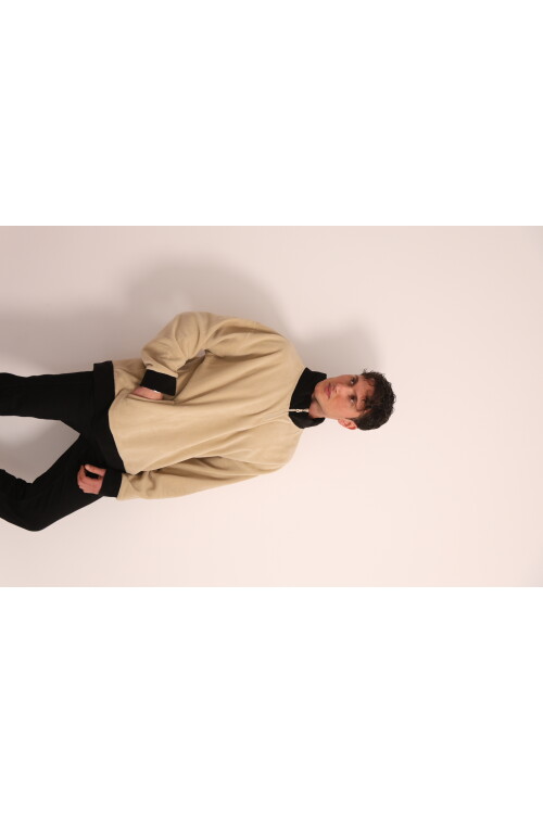 Erkek Bej Fermuarlı Yaka ve Kol Ucu Siyah Garni Detaylı Sweatshirt