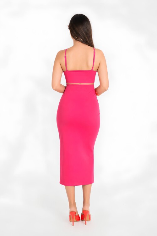 Fuşya Bodycon Midi Kalem Elbise | İnce Askılı Havuz Yaka | Cut Out Sırt Dekolteli Yırtmaç Detaylı | Viskon Karışımlı İnterlok Esnek Örme Kumaş
