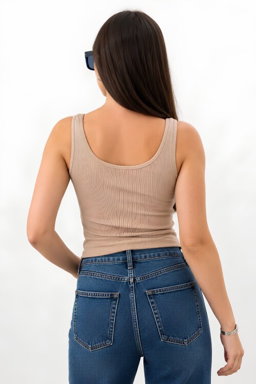 Açık Kahverengi Fitted Havuz Yaka Atlet | Kalın Askılı Fitilli Kaşkorse Örme Kumaş | %98 Pamuk %2 Elastan Esnek Vücuda Oturan Basic Atlet