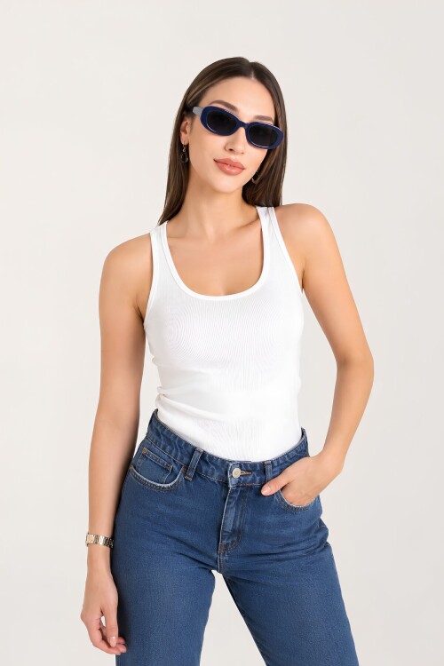 Beyaz Fitted Havuz Yaka Atlet | Kalın Askılı Fitilli Kaşkorse Örme Kumaş | %98 Pamuk %2 Elastan Esnek Vücuda Oturan Basic Atlet