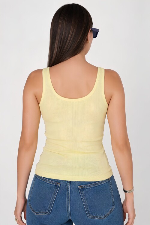 Sarı Fitted Havuz Yaka Atlet | Kalın Askılı Fitilli Kaşkorse Örme Kumaş | %98 Pamuk %2 Elastan Esnek Vücuda Oturan Basic Atlet