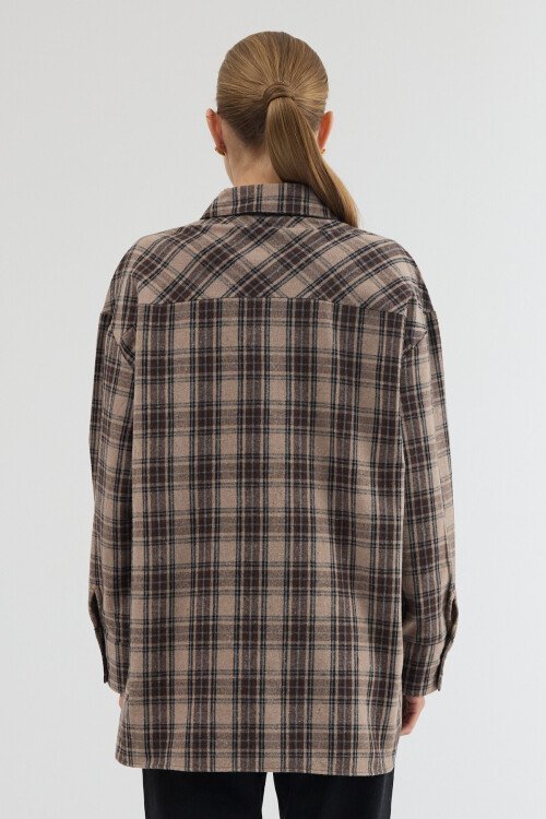 Kahve Oversize Kesim Uzun Kol Düğme ve Cep Detaylı Ekose Gömlek