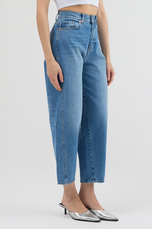 Mavi Yüksek Bel Yıkama Detaylı Rahat Kesim Mom Jean Kot Pantolon