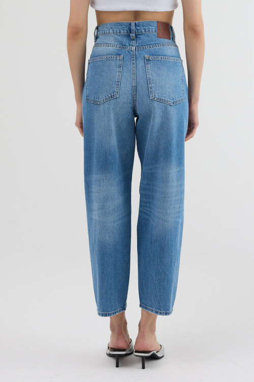 Mavi Yüksek Bel Yıkama Detaylı Rahat Kesim Mom Jean Kot Pantolon