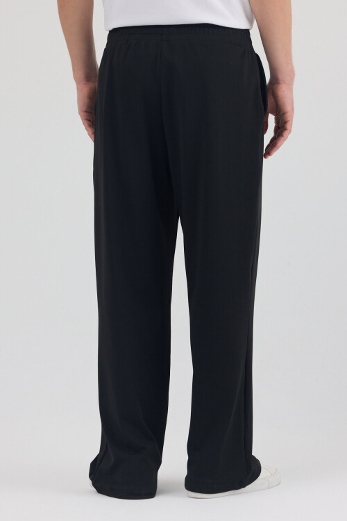 Siyah Dalgıç Kumaş Şardonlu Önü Pile ve Cep Detaylı Rahat Kesim Baggy Pantolon