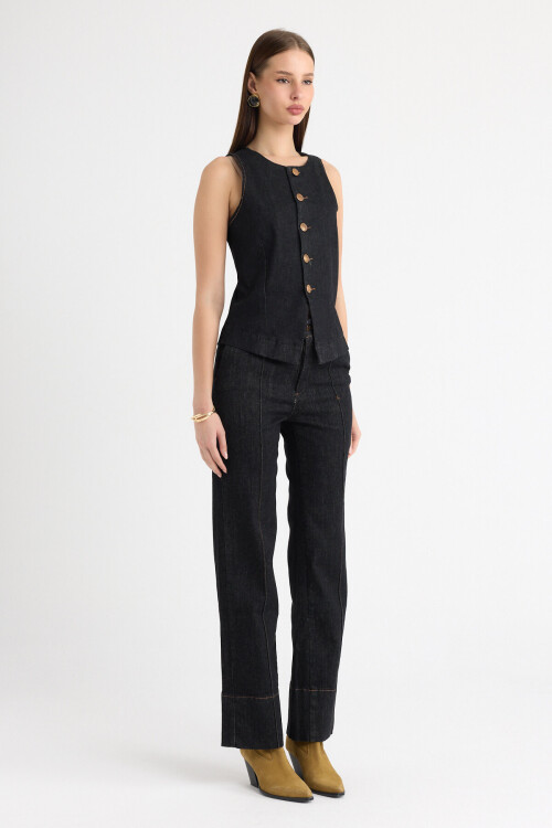 Siyah Yıkamalı Ön ve Paça Dikiş Detaylı Likralı Pantolon ve Kolsuz Düğme Detaylı Blazer Ceket Takım