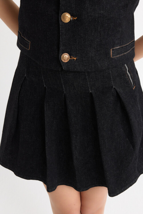 Siyah Yıkamalı Pile Detaylı Mini Etek ve Kolsuz  Düğme Detaylı Blazer Yelek/Ceket İkiliTakım