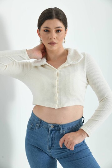 Ekru Gömlek Yaka Kürklü Düğme Detaylı Örme Crop Bluz