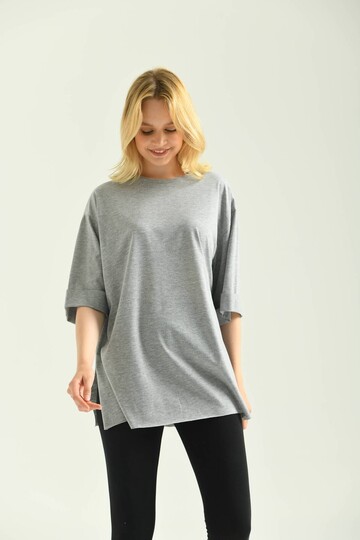 Gri Duble Kol Geniş Kesim Asimetrik Yırtmaçlı Örme T-Shirt