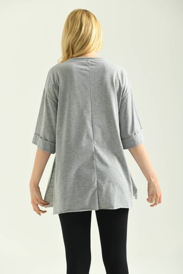 Gri Duble Kol Geniş Kesim Asimetrik Yırtmaçlı Örme T-Shirt