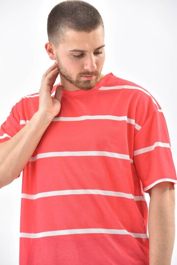 Kırmızı Bisiklet Yaka Çizgili T-Shirt