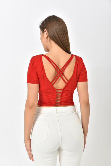Kırmızı Sırt Detaylı Önü Şeritli Crop Bluz