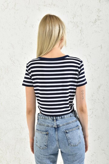 Lacivert Bisiklet Yaka Baskı Detaylı Crop Bluz