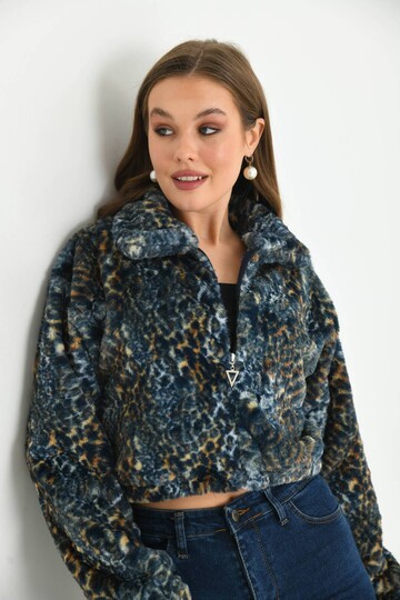  Mavi Leopar Desen Crop Peluş Mont