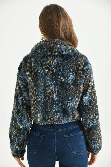  Mavi Leopar Desen Crop Peluş Mont