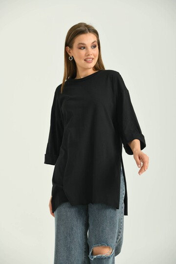 Siyah Duble Kol Geniş Kesim Asimetrik Yırtmaçlı Örme T-Shirt