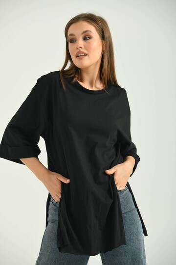Siyah Duble Kol Geniş Kesim Asimetrik Yırtmaçlı Örme T-Shirt