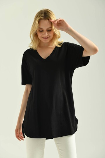 Siyah V Yaka Uç Detay Kısa Kollu T-Shirt