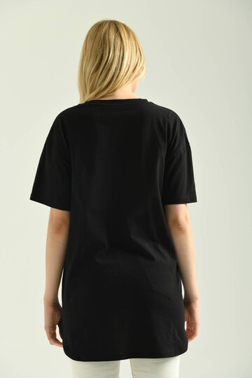 Siyah V Yaka Uç Detay Kısa Kollu T-Shirt