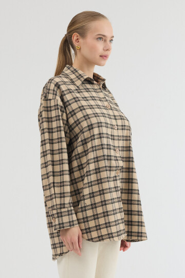 Bej Oversize Kesim Uzun Kol Düğme ve Cep Detaylı Ekose Gömlek