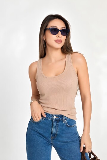 Açık Kahverengi Fitted Havuz Yaka Atlet | Kalın Askılı Fitilli Kaşkorse Örme Kumaş | %98 Pamuk %2 Elastan Esnek Vücuda Oturan Basic Atlet