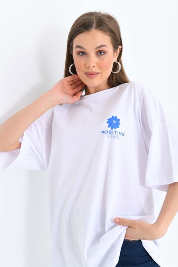 Kadın Beyaz Sırtı Mavi Baskılı Oversize Bisiklet Yaka Örme T-Shirt