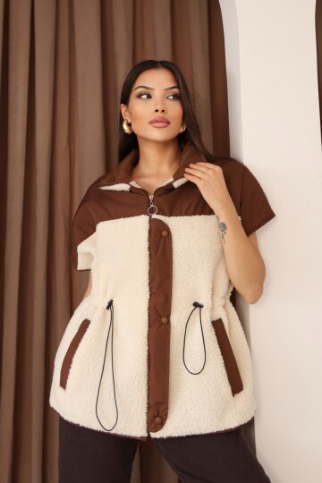 Kadın Ekru Polar ve Kahve Garnili Fermuar ve Cep Detaylı Şişme Mont
