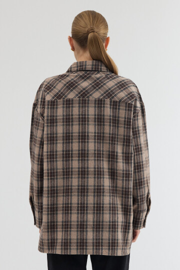 Kahve Oversize Kesim Uzun Kol Düğme ve Cep Detaylı Ekose Gömlek