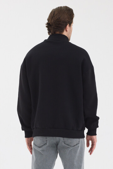 Urban Fit Siyah Dik Yaka Oversize Etiket Detaylı Şardonlu Sweatshirt